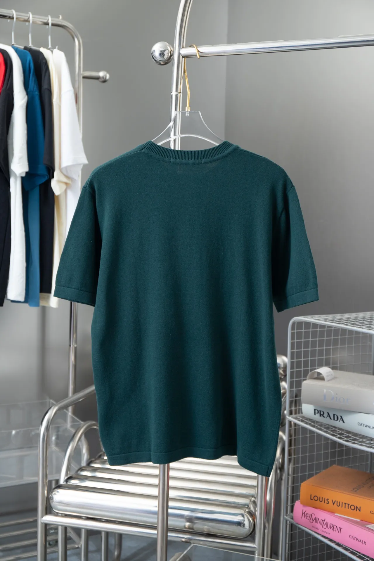 🅿️200 High Quality Lv 2025 Spring and Summer Pin🧷Short Sleeve Knitted Same as Official Website Customized Sweater Neck➕Front Chest Pin🧷Design High Density Imported Embroidery Custom Dyed Wool Yarn S M L XL